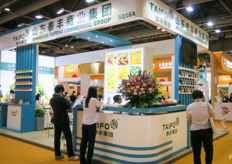 A big crowd at the Shandong Taifeng Commercial Group, a grower and exporters of fruits and vegetables from Shandong.